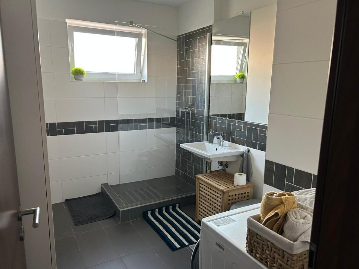 Apartman "Dunaj" Private Parking - Klimatizacia Šamorín Екстериор снимка